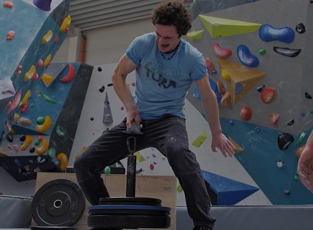 A competitor attempts to break a&nbsp;deadlift record in the indoor SWAGLIFT DAY arena